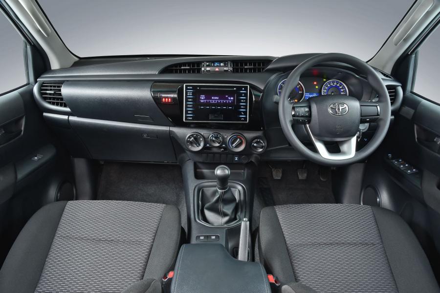 Торпедо Toyota Hilux 4x4 SRX Double Cab 2016 года  (ZA) (фото 32 из 35)